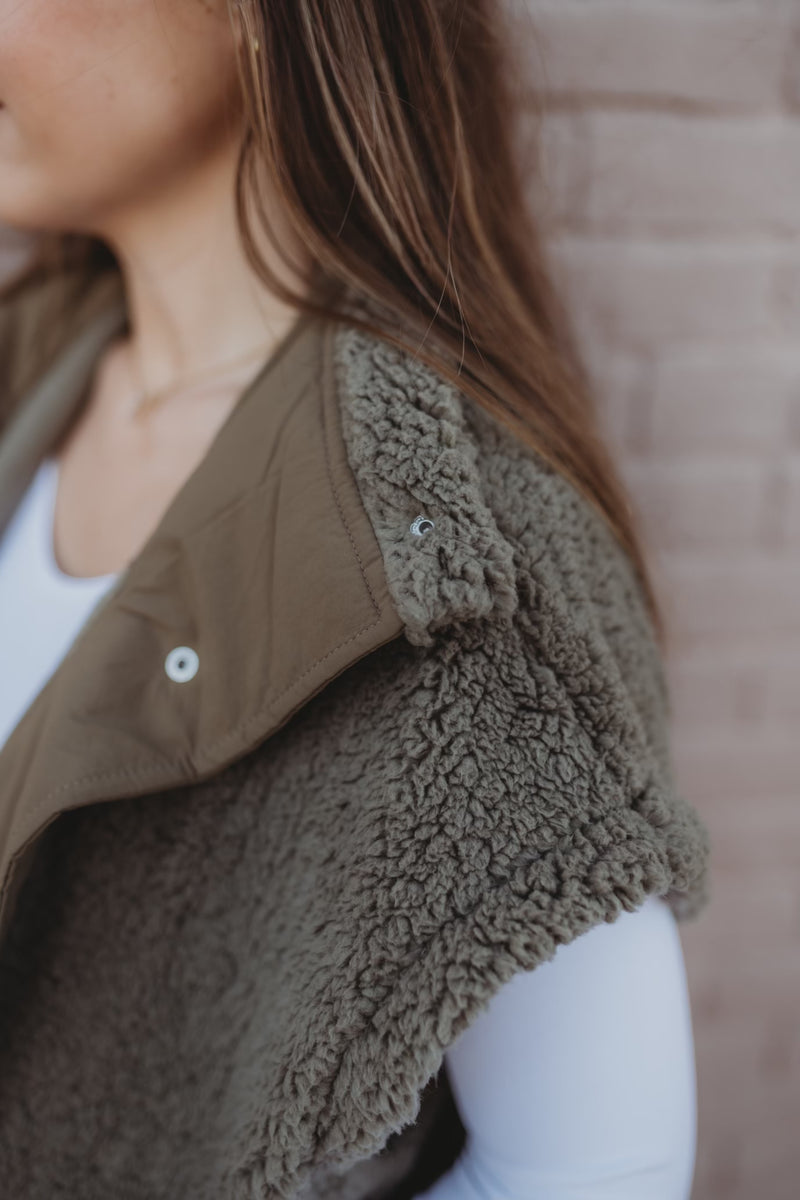 Sherpa Sleeveless Vest Jacket- Olive