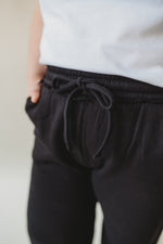 Contrast Binding Tee