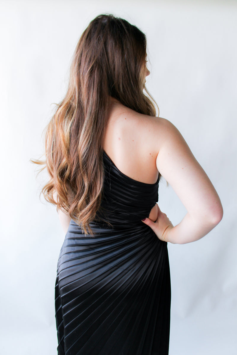 How to Wear a Backless Dress - According to Blaire
